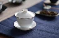 茶壶和茶碗的使用区别（茶具里很小的茶壶是怎么用的）