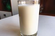 经期喝牛奶有什么好处和坏处（月经期间喝牛奶的好处与坏处）