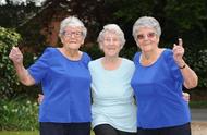 英国最长寿的三胞胎（英国史上最相似的三胞胎）