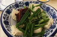 东北人吃生蔬菜蘸大酱视频（为啥东北人爱吃大葱蘸大酱）