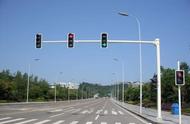 直行是红灯进入左转车道算违章吗