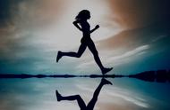 长期慢跑的女人（50岁的女人每天慢跑多久合适）