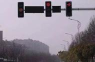 右转弯闯红灯三张图解（判定左转弯闯红灯的三张照片位置）