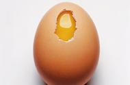 长期吃鸡蛋黄有什么坏处（每天吃五个鸡蛋黄对身体有危害吗）