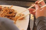 外国人第一次用筷子（外国人在中国第一次用筷子）