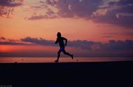 跑步一公里消耗多少卡路里（5公里建议天天跑吗）