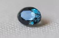 假蓝宝石的密度是多少（怎么辨别蓝宝石是不是假的）