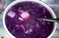 紫薯煮汤怎么是蓝绿色的（紫薯煮的汤为什么是蓝色）