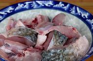 砂锅草鱼炖豆腐的做法（清炖草鱼豆腐的家常做法）