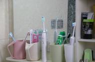 电动牙刷怎么正确刷牙真人（怎样使用电动牙刷正确的刷牙）