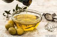 橄榄油是用什么材料制作的（橄榄油怎么加工出来的）