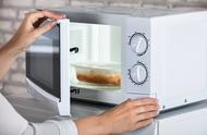 微波炉的烧烤功能可以当烤箱用吗（微波炉带烧烤功能怎么用）