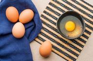 每天早上吃一个鸡蛋好还是鸭蛋好（每天吃一个鸡蛋和鸭蛋好不好）
