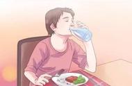 吃饭喝水的十大危害（隔夜开水的十大好处）