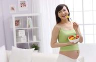 吃什么水果可以缓解早孕反应（早孕期间适合吃的水果）