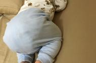 宝宝跪着睡觉是什么原因（脑瘫最明显的5个征兆）