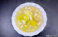 奶白白菜豆腐汤的做法（老豆腐炖白菜奶白汤做法）