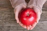 吃苹果能减肥吗晚上吃好吗（晚上吃苹果好还是早上吃好?）