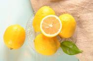 长期柠檬泡水的功效与作用（柠檬水的正确喝法和时间）