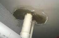 卫生间楼上漏水我家可以做防水吗（楼上漏水不修可以堵死）