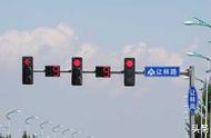 右转红灯是直行箭头的可以右转吗（路口直行箭头的红灯可以右转吗）