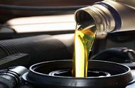 原油提炼成品油比例（一吨原油能提炼多少成品油）