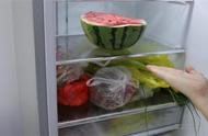 西瓜打开后在冰箱保鲜可以放多久（完整的西瓜放冰箱可以放多久）