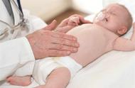 0-3个月新生儿胀气飞机抱（0-1个月婴儿胀气能飞机抱吗）