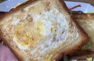 面包火腿肠鸡蛋早餐怎么做（面包片鸡蛋火腿肠早餐）