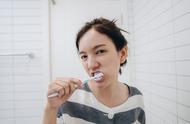 加盐刷牙会使牙齿美白吗（盐和牙膏一起刷牙能美白牙齿吗）