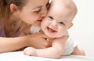 新生儿母乳喂养过程和技巧（新生儿母乳正确喂养姿势）