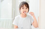 每天怎样刷牙才能使牙齿变白（真正有用的牙齿快速变白小妙招）
