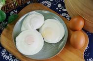 煮荷包蛋不散花不泡沫的方法（荷包蛋100%不散的小窍门）