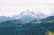 梅里雪山山顶上有庙宇（梅里雪山山顶有庙宇）