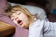 怎么能有效避免晚上睡觉嘴巴呼吸（晚上睡觉老是用嘴巴呼吸怎么办）