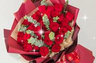 33朵红色玫瑰花的花语（33朵红玫瑰花的花语和寓意）