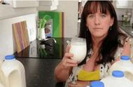 女性坚持喝牛奶一个月的变化（长期喝牛奶的好处和坏处）