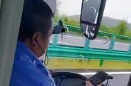 驾车时驾驶员可以戴耳机吗（开车不能接电话戴耳机可以吗）