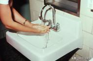 免洗洗手液的主要成分是什么（免洗洗手液含有什么成分）