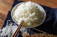 蒸米饭一碗米用几碗水（蒸米饭怎么用手指量水）