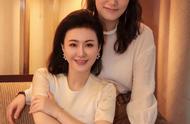 四十岁女人适合什么发型显年轻（四十多岁女人显年轻适合什么发型）