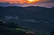 七绝梯田夕阳（七绝一路风景）