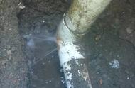 pvc水管三通裂了漏水各种修补方法（三通pvc水管漏水各种修补方法）