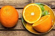 一天吃多少橙子不会变黄（每天吃一个橙子会变黄吗）