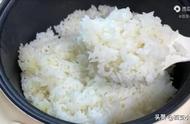 电饭煲怎样操作蒸米饭视频（电饭煲蒸米饭的正确步骤）