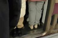 刚怀孕挤地铁有危险吗（孕妇多久不能挤地铁了）