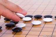 象棋和围棋哪个练思维（围棋和象棋哪个更锻炼脑子）