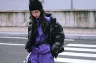 紫色毛衣外套怎么搭配（紫色宽松毛衣配什么外套）