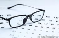 眼镜镜片全是划痕教你怎样修复（眼镜片深度划痕有方法修复吗）