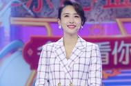 女士格子长款西装搭配什么鞋子（女士休闲西装搭配什么鞋子）